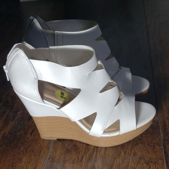 Shoes - Picture 2 of 8